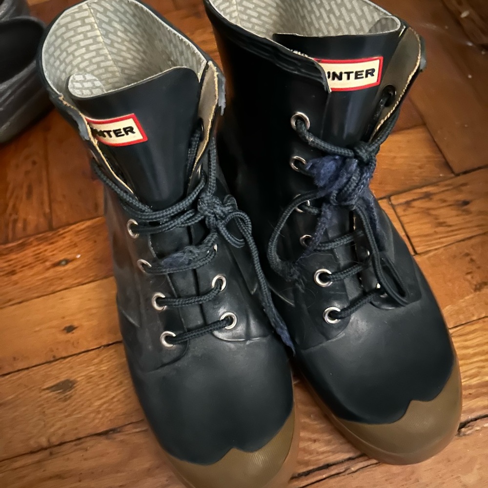 LAST CHANCE! Hunter lace up rainboots